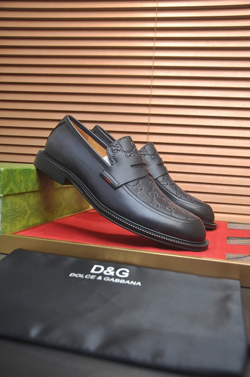 Men's shoes💰500💶Italy's top luxury men's shoe giant (GUCCI) (Gucci) (full cowhide lining) new arrival🍃Original European style🔰 Pleasant to the eye😍In order to make the shoes more durable and non-deformable🌀The production continues to follow traditional methods but there is still no lack of innovation💪Choose original sheepskin for the leather♻️ Smooth and natural And extra bright ⭐Made of imported cowhide, the first choice of rich people 38-45 (45 customized)